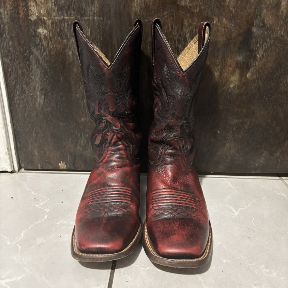 CODY JAMES BCJFA19L39 Men's Buck Western Broad SquareToe Boots Size 8.5D Oxblood